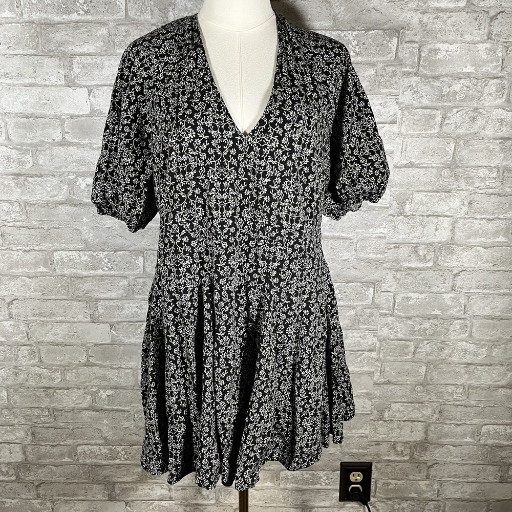 Universal Thread sz L Bell Elbow Sleeve Mini Dress Black Floral V-neck Sz Medium - Picture 1 of 11